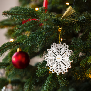 Christmas Classics fenyődísz hópehely 10cm